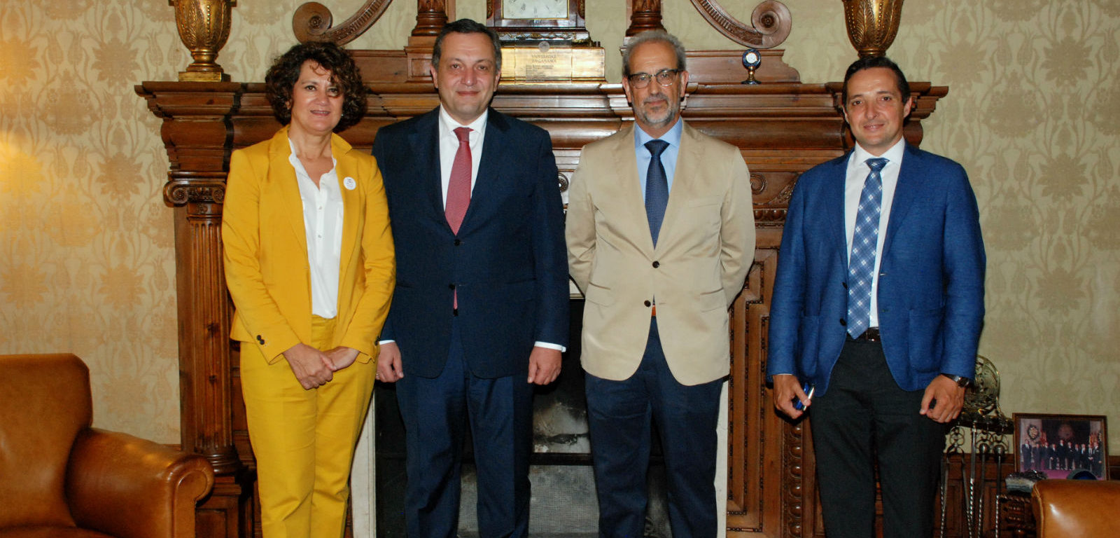 El embajador de Armenia en España visita la Universidad de Salamanca